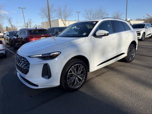 Used 2025 Audi Q5 Premium Plus w/ Premium Plus image 1