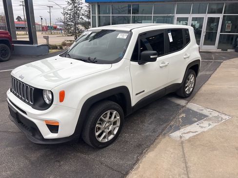 Used 2023 Jeep Renegade Latitude image 2