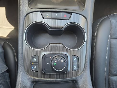 Used 2023 GMC Acadia SLT w/ Preferred Package AWD/4WD image 19