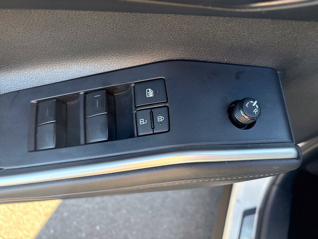 Used 2022 Toyota Highlander L FWD image 35