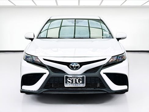 Used 2024 Toyota Camry SE image 2