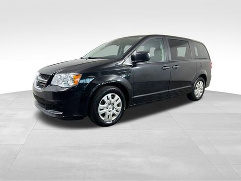 Used 2020 Dodge Grand Caravan SE FWD image 2