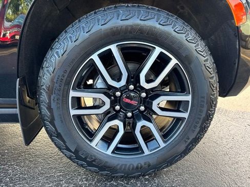 Used 2023 GMC Yukon XL AT4 w/ AT4 Premium Package AWD/4WD image 33