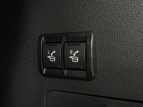 Used 2026 Toyota Sequoia Platinum AWD/4WD image 19