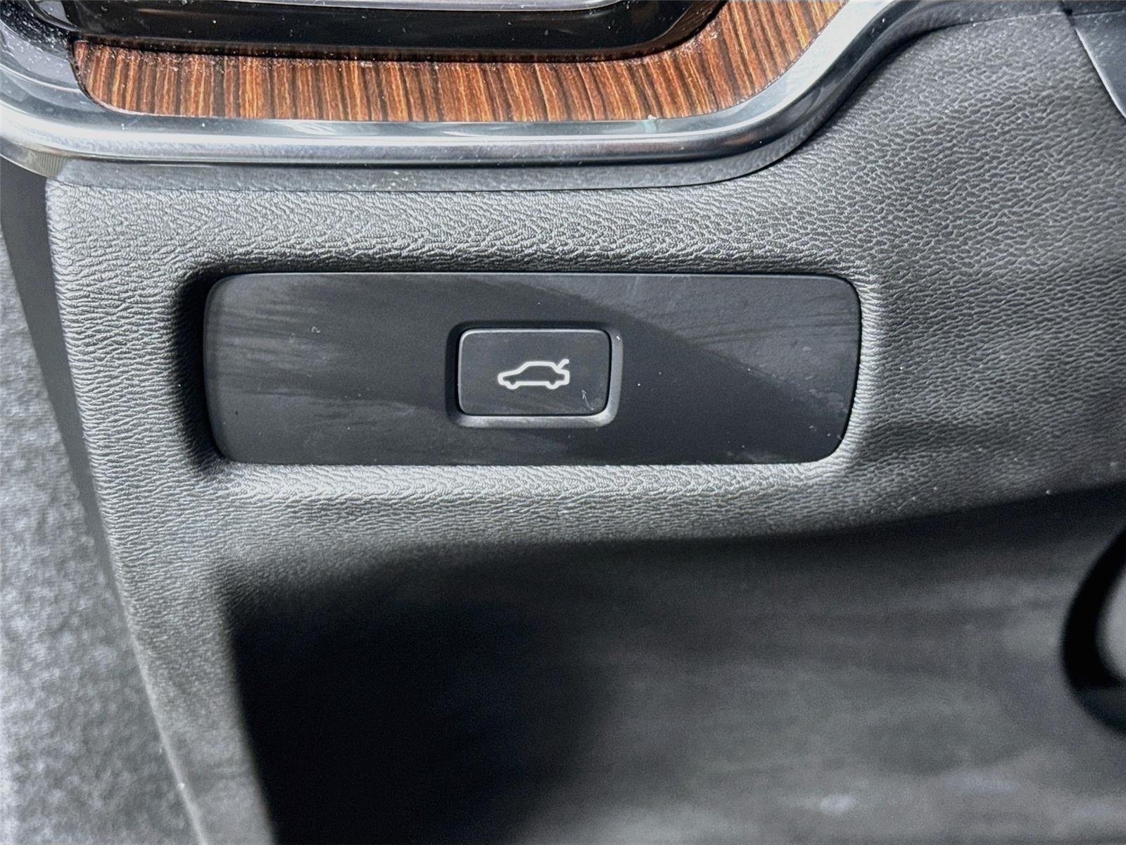 Used 2024 Volvo S60 B5 Plus w/ Protection Package Premier AWD/4WD image 10