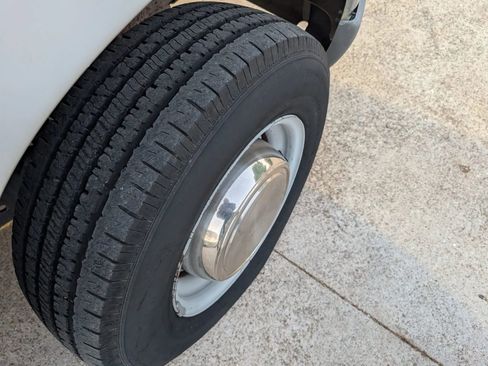Used 1997 Ford E-250 and Econoline 250 Heavy-Duty RWD image 10