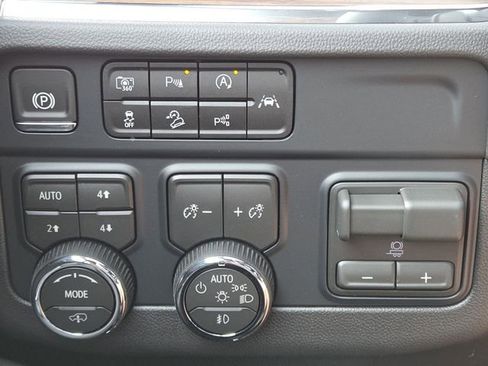 New 2026 Chevrolet Suburban High Country image 14