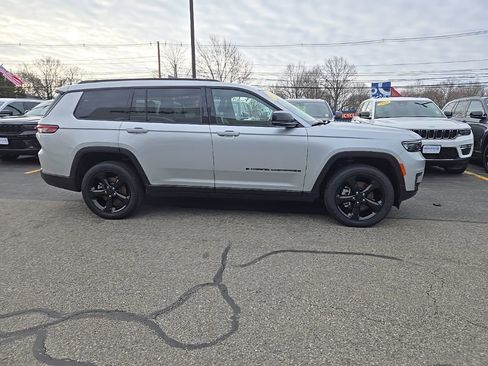 Certified 2023 Jeep Grand Cherokee L Laredo image 3