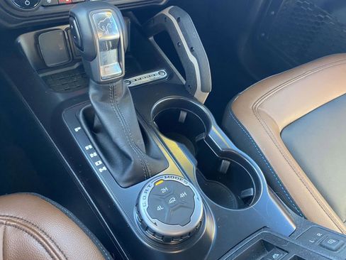 Used 2024 Ford Bronco Outer Banks image 29