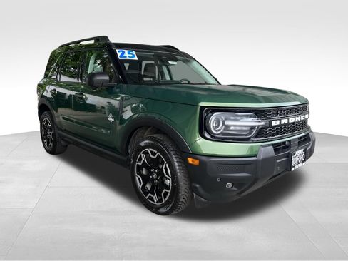 Used 2025 Ford Bronco Sport Outer Banks w/ Outer Banks Tech Package+ AWD/4WD image 3
