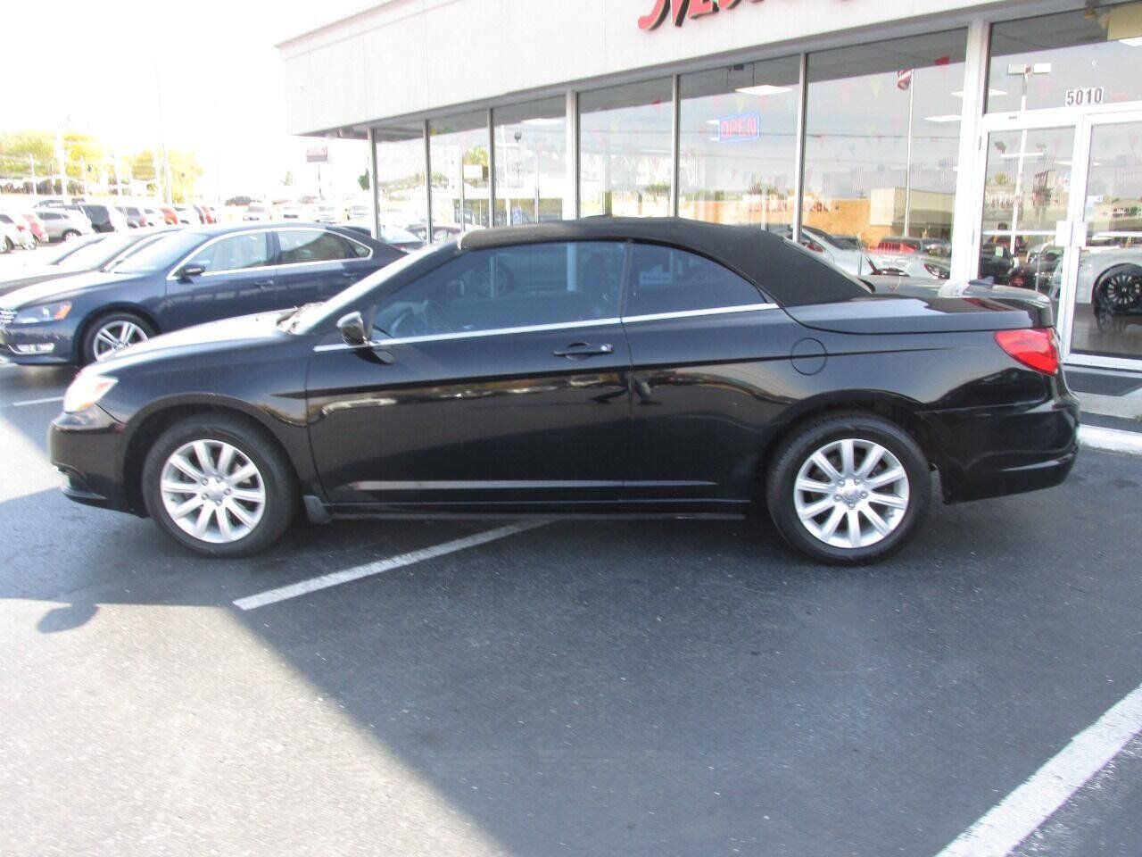 Used 2013 Chrysler 200 Touring FWD image 33