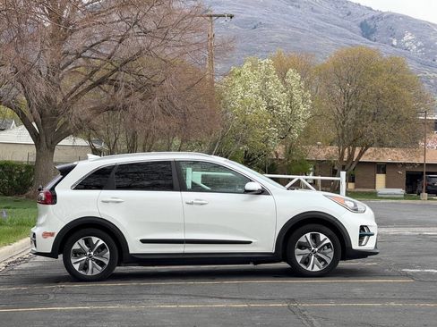 Used 2019 Kia Niro EX Premium image 4