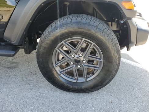 Used 2024 Jeep Wrangler Sport S image 6