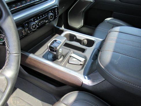 Certified 2024 Chevrolet Silverado 1500 High Country w/ High Country Premium Package AWD/4WD image 19