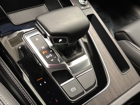 Used 2025 Audi Q5 e Premium Plus w/ Premium Plus Package AWD/4WD image 19