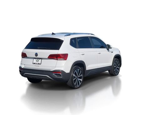 Used 2024 Volkswagen Taos SE image 8