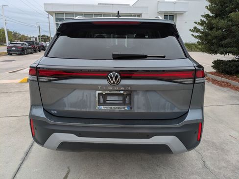 Used 2025 Volkswagen Tiguan SE image 5