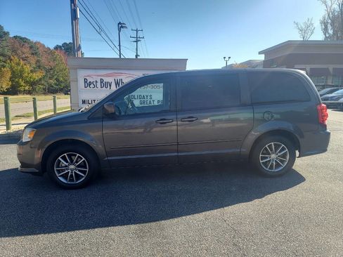 Used 2016 Dodge Grand Caravan SE image 4
