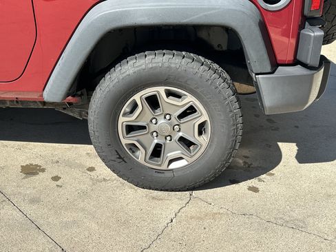 Used 2013 Jeep Wrangler Sport AWD/4WD image 31