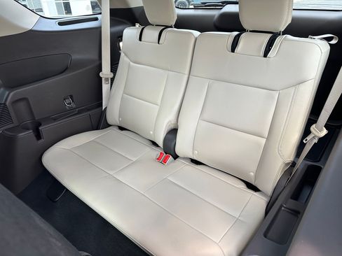 Used 2023 Ford Explorer Platinum AWD/4WD image 18