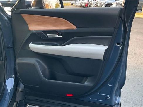 Used 2024 Toyota Grand Highlander Platinum image 24