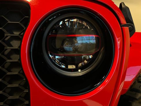 Used 2020 Jeep Gladiator Rubicon image 17