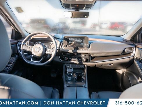 Used 2023 Nissan Rogue SL w/ SL Premium Package image 3