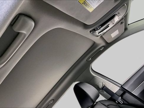 Certified 2025 Kia Sorento S w/ Panoramic Sunroof Package FWD image 27