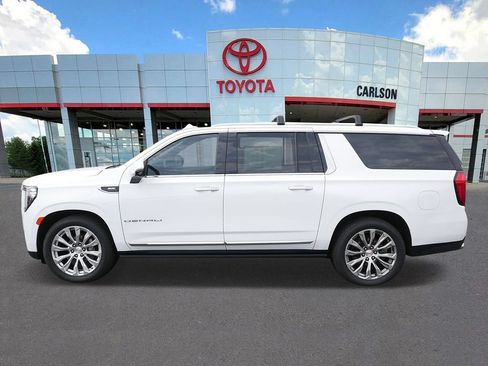 Used 2021 GMC Yukon XL Denali w/ Denali Ultimate Package AWD/4WD image 7