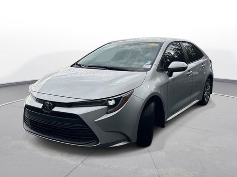 Used 2026 Toyota Corolla LE FWD image 2