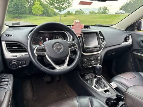 Used 2015 Jeep Cherokee Limited w/ Technology Group AWD/4WD image 12