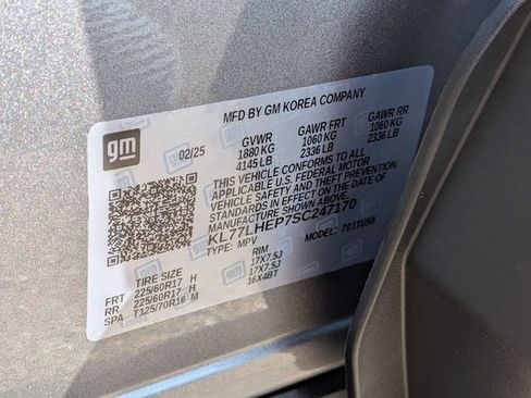 Used 2025 Chevrolet Trax LT FWD image 32