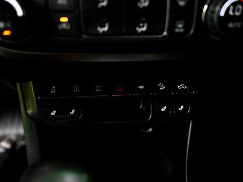 Used 2022 Chevrolet Colorado ZR2 AWD/4WD image 34