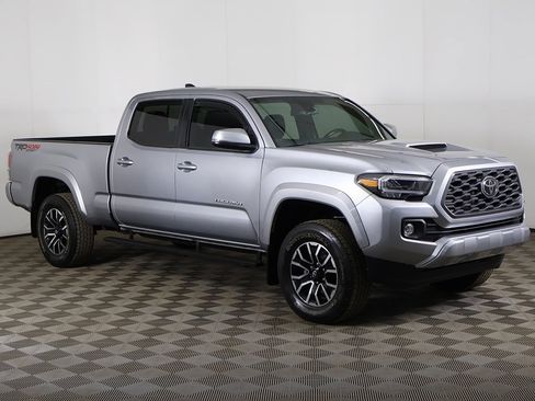 Used 2022 Toyota Tacoma TRD Sport w/ Technology Package image 2