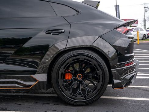 Used 2022 Lamborghini Urus AWD/4WD image 40