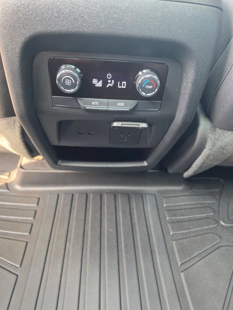 Used 2024 Chevrolet Traverse Z71 w/ Enhanced Driving Package AWD/4WD image 13