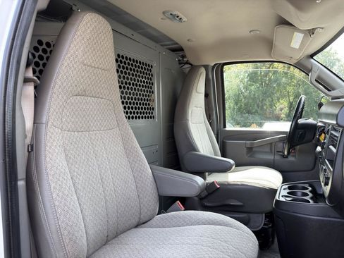 Used 2022 Chevrolet Express 2500 w/ Driver Convenience Package RWD image 12