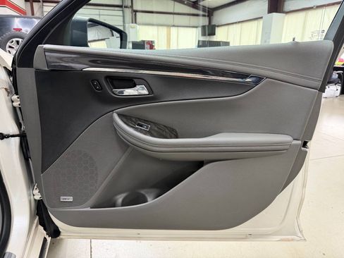 Used 2014 Chevrolet Impala LTZ FWD image 16