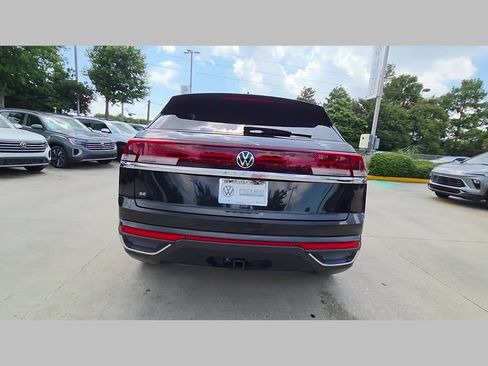 Used 2025 Volkswagen Atlas Cross Sport SE FWD image 41