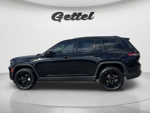 Used 2023 Jeep Grand Cherokee Limited w/ Black Appearance Package AWD/4WD image 8