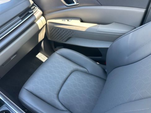 New 2026 Kia Carnival EX FWD image 33