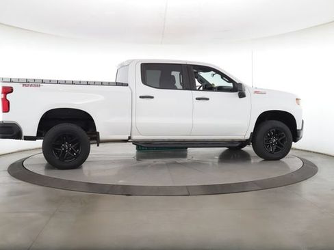 Used 2020 Chevrolet Silverado 1500 Custom Trail Boss w/ LPO, Dark Essentials Package AWD/4WD image 6