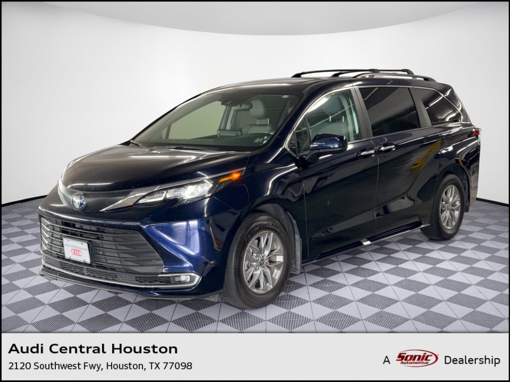 Used 2024 Toyota Sienna XLE FWD image 1