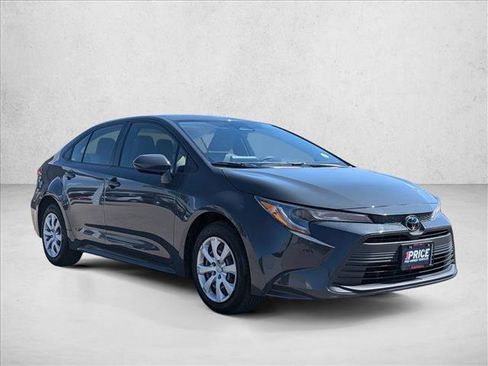 Used 2023 Toyota Corolla LE FWD image 3