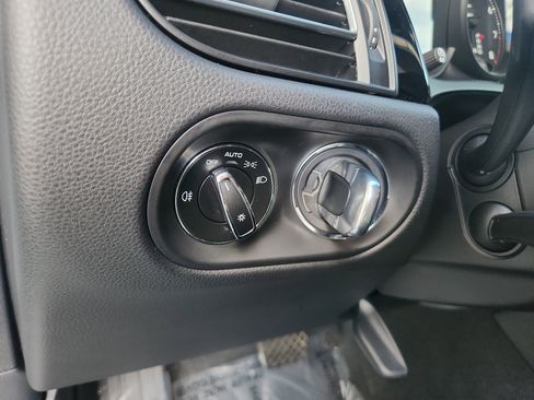 Used 2024 Porsche Macan AWD/4WD image 25