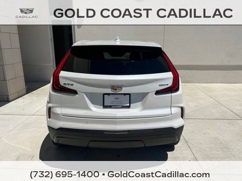 Certified 2024 Cadillac XT4 Luxury w/ Cold Weather Package FWD image 3