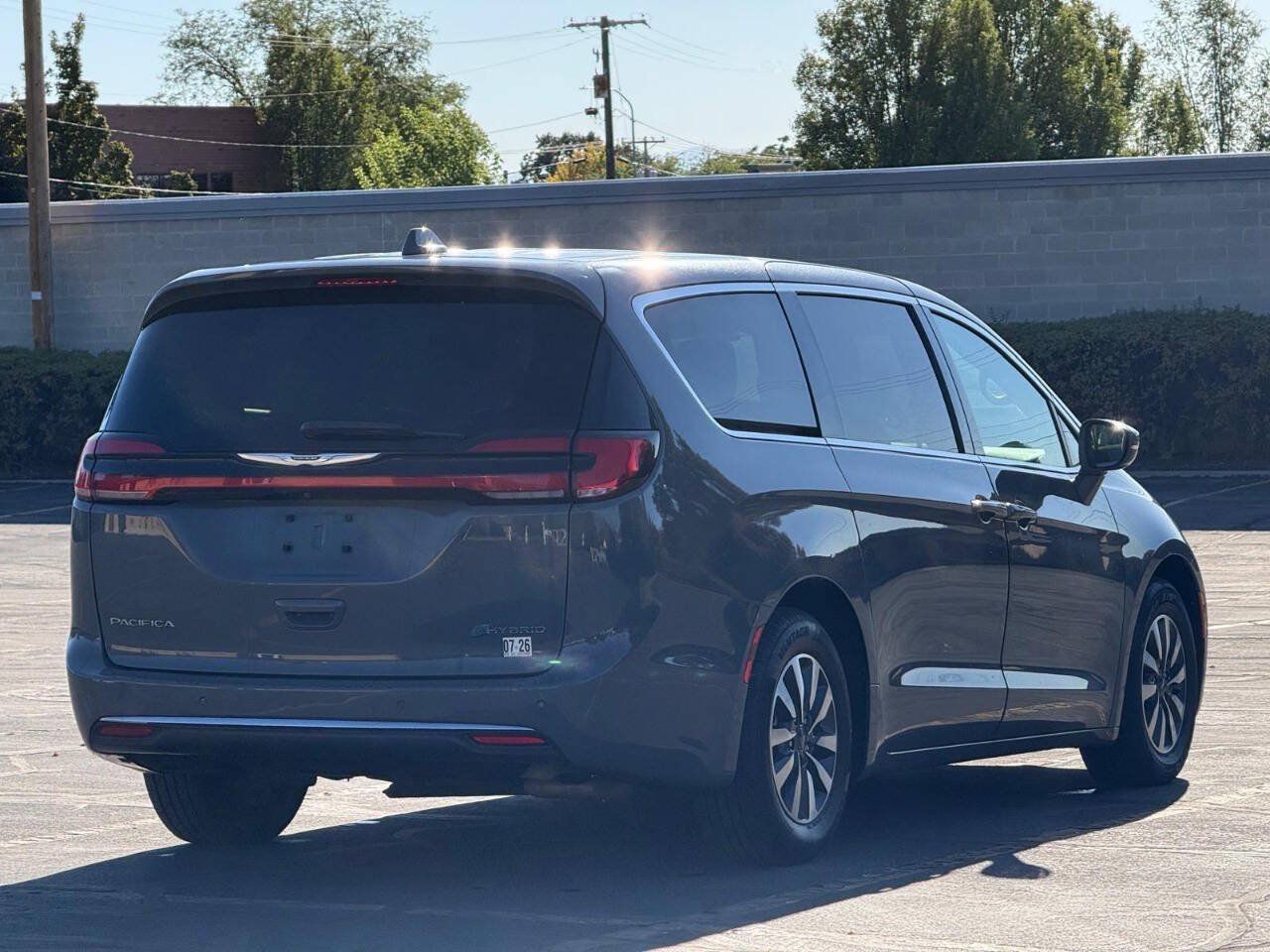 Used 2022 Chrysler Pacifica Touring-L FWD image 5
