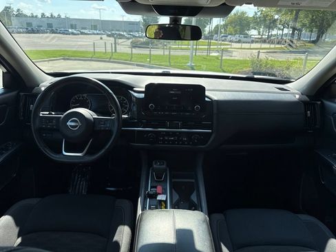Used 2025 Nissan Pathfinder SV FWD image 16