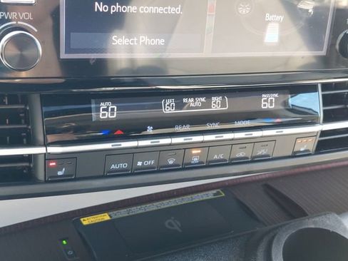 Used 2024 Toyota Sienna XLE w/ XLE Plus Package FWD image 48