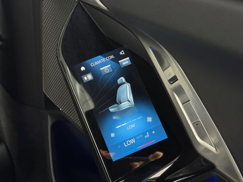 Used 2023 BMW 740i w/ Parking Assistance Package image 39